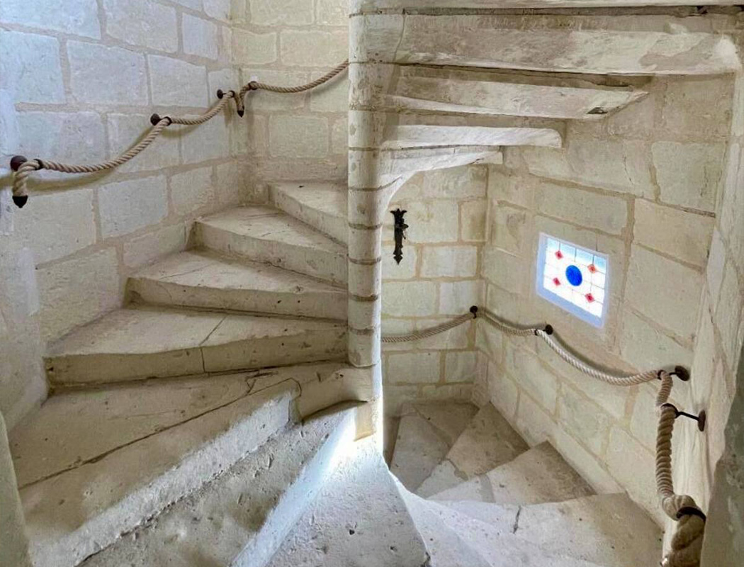 Chateau_Danzay_escalier